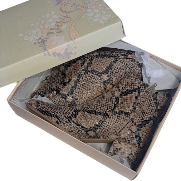 Very G Taupe sneak print Ankle Booties Shoes 9 - Picture 7 of 9